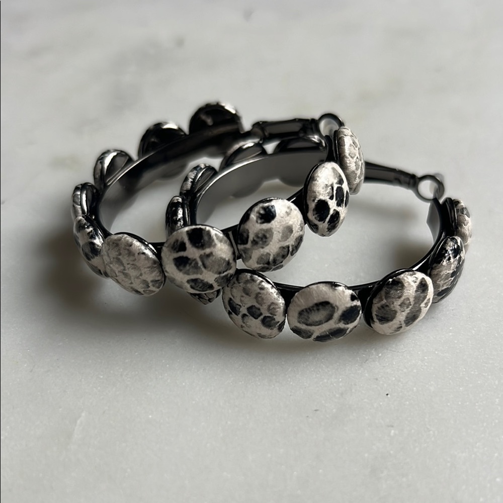 Marlyn‎ Schiff Black and White Circle Snakeskin Hoop Earrings NWOT